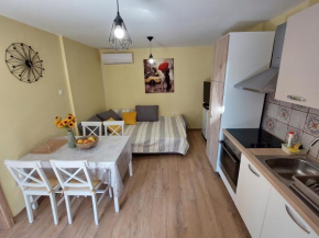 Mexicana Apartment Yellow